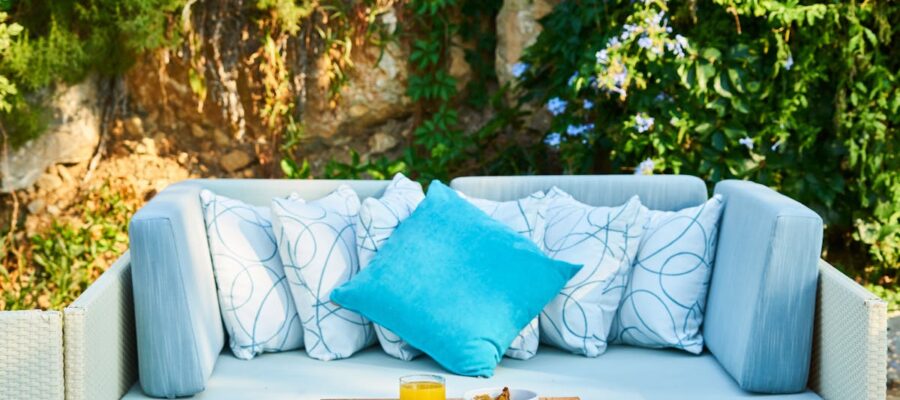 découvrez notre collection de mobilier de jardin alliant confort et esthétisme. profitez de moments de détente en plein air avec nos chaises, tables et parasols design, conçus pour embellir votre espace extérieur. transformez votre jardin en un havre de paix grâce à nos solutions élégantes et pratiques.