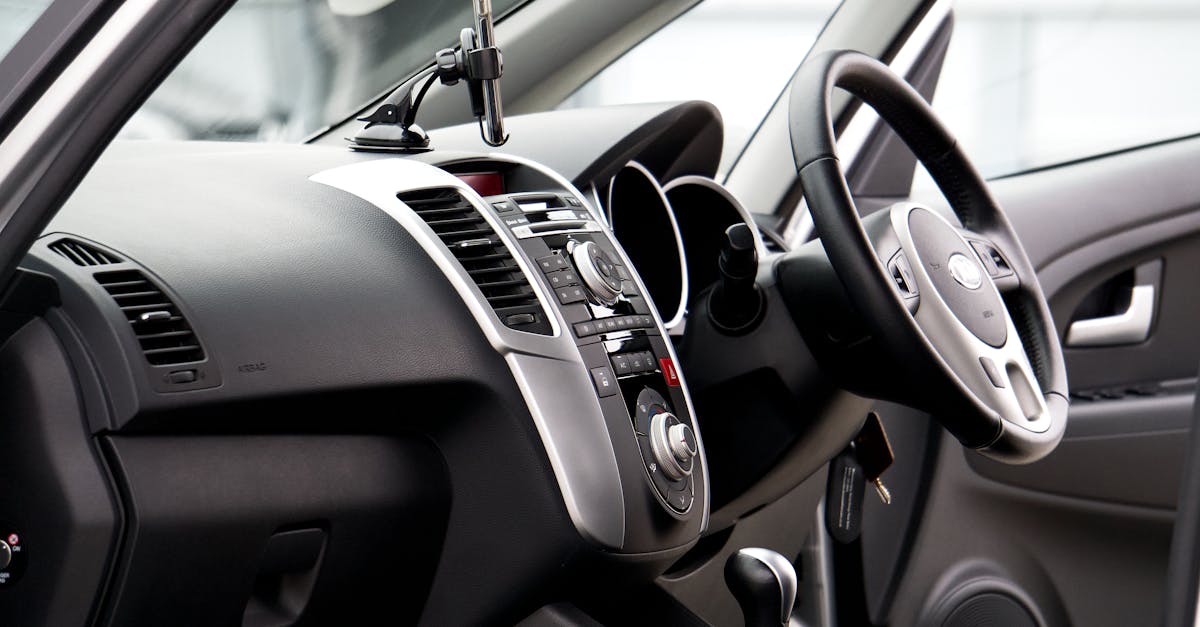 découvrez tout sur le kva, une unité essentielle pour mesurer la puissance apparente dans les systèmes électriques. apprenez comment il influe sur les performances énergétiques et son importance dans le dimensionnement des équipements électriques. informez-vous sur les différences entre kva et kw, ainsi que sur les meilleures pratiques pour optimiser votre consommation d'énergie.