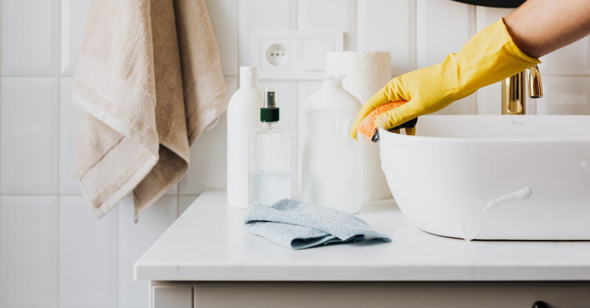 découvrez comment peindre les carreaux de votre salle de bain facilement et efficacement. conseils, étapes et astuces pour un résultat moderne et durable sans remplacer vos carrelages.