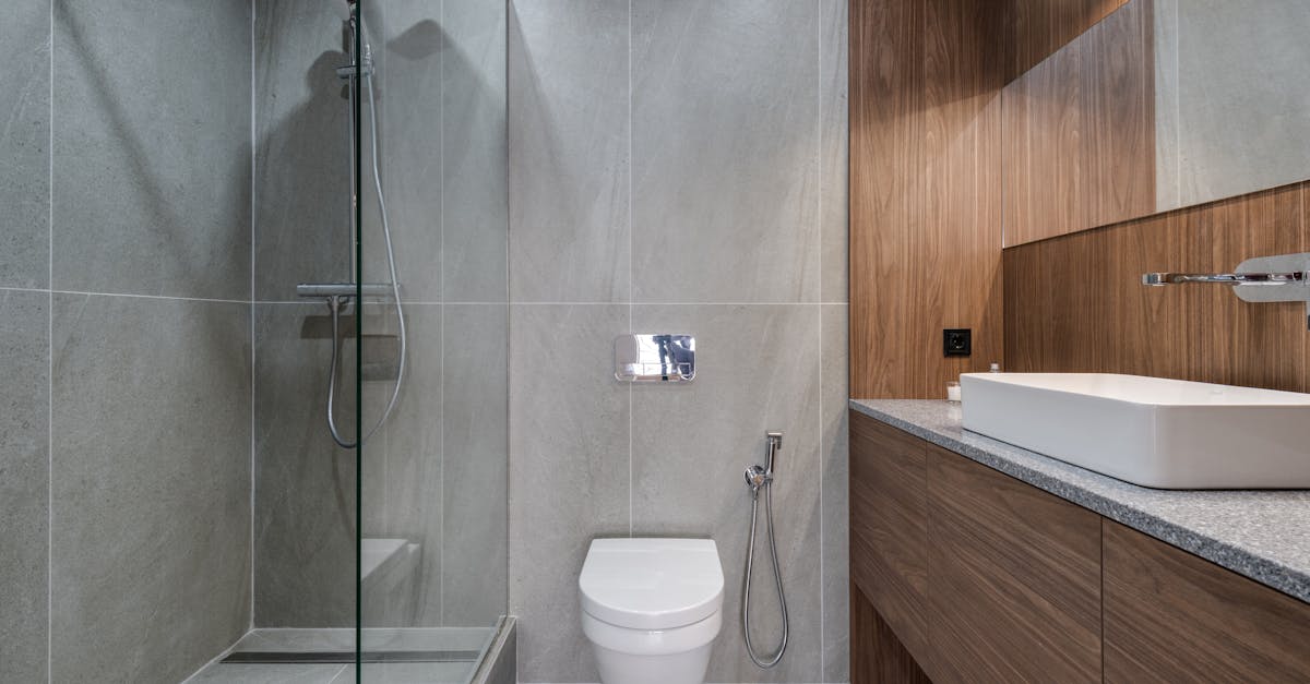 redonnez vie à votre salle de bain en peignant les carreaux ! découvrez nos conseils et astuces pour réussir la peinture de carrelage et transformer facilement votre espace.