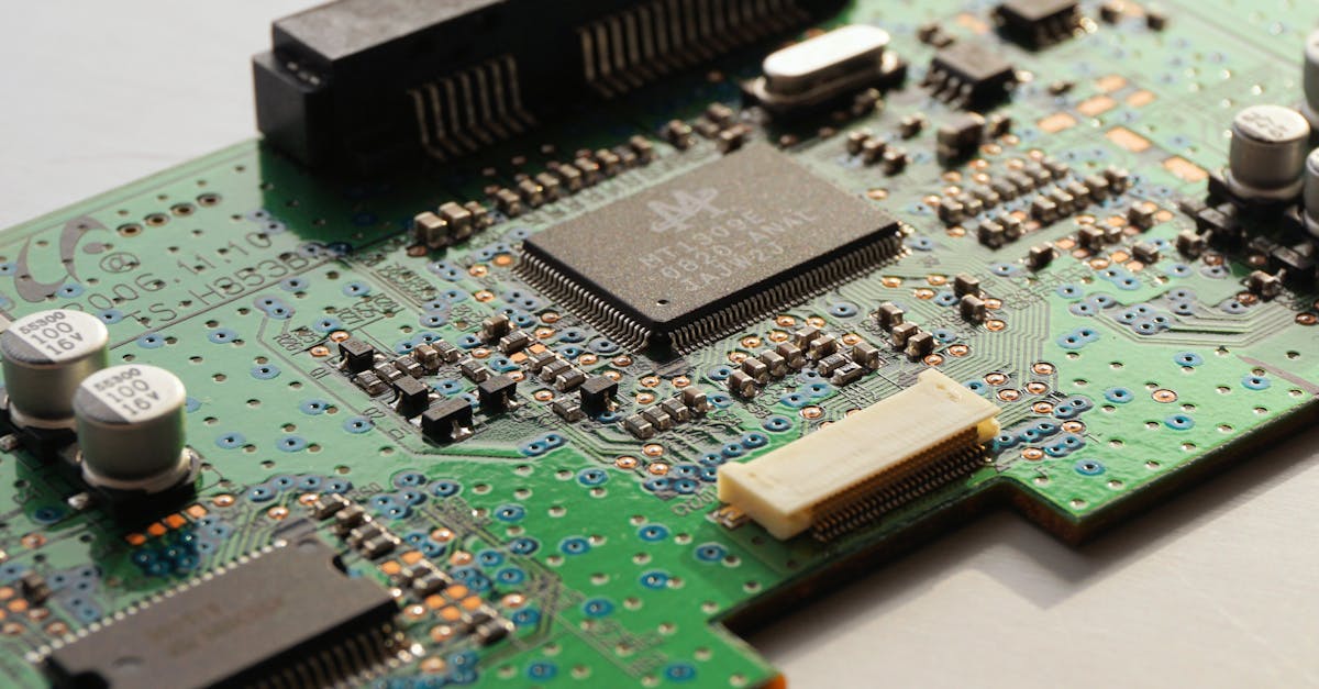 découvrez tout sur les condensateurs : fonctionnement, types, applications et leur rôle essentiel dans les circuits électroniques. informez-vous sur les innovations et les meilleures pratiques pour maximiser leur efficacité dans vos projets.