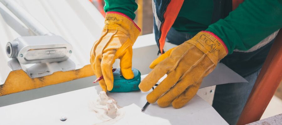 trouvez un électricien qualifié pour tous vos besoins en installation, réparation ou dépannage électrique. intervention rapide, conseils professionnels et devis gratuit.