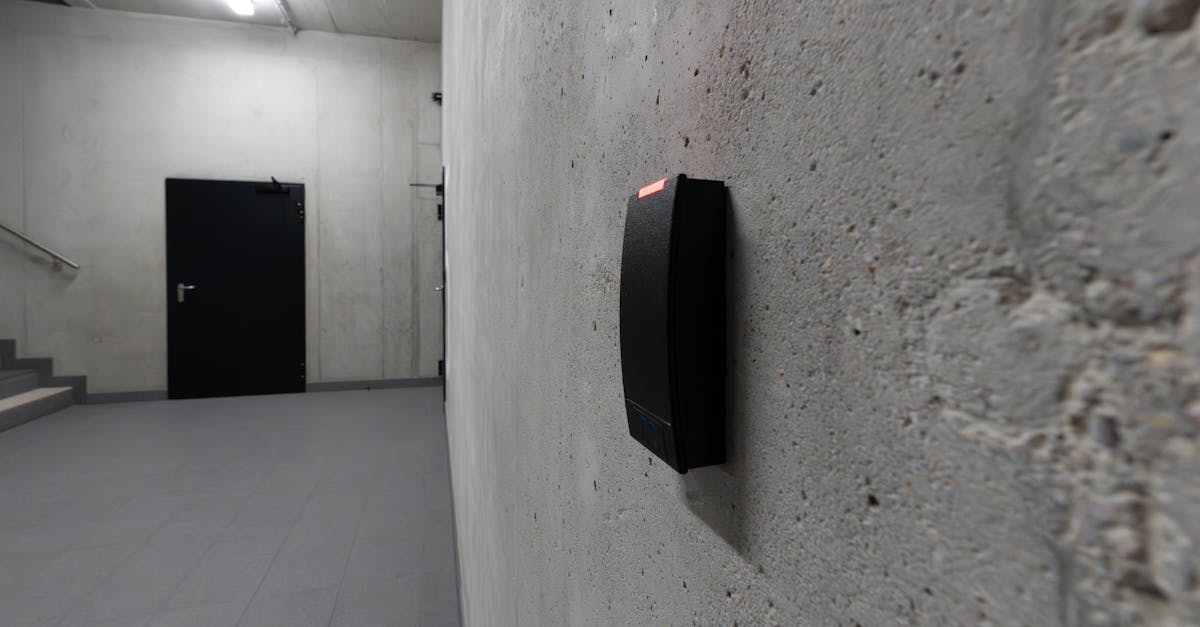 découvrez le fonctionnement et les avantages d'une serrure à induction, une technologie moderne offrant sécurité, praticité et contrôle d'accès sans contact pour vos portes.