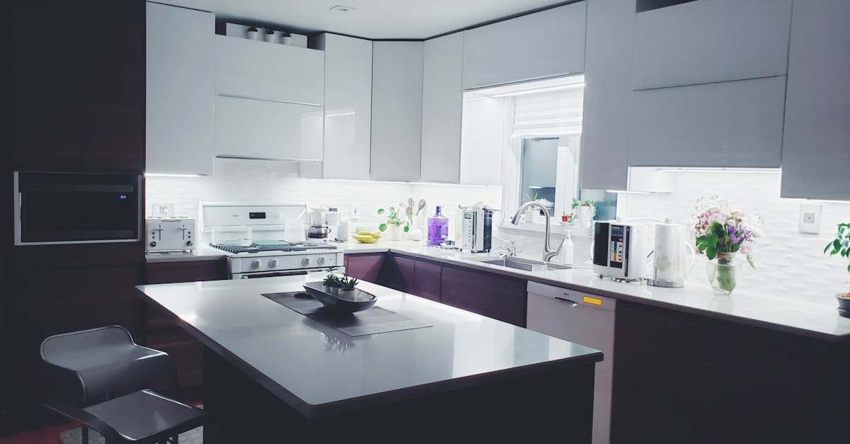 découvrez comment choisir et entretenir votre plan de travail de cuisine. conseils, matériaux tendance et astuces pour sublimer votre espace culinaire.