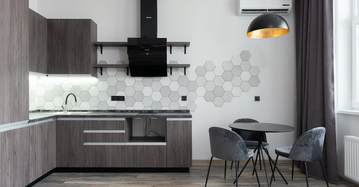 découvrez tout ce qu’il faut savoir sur les radiateurs : types, avantages, conseils d'installation et d'entretien pour un chauffage efficace et économique de votre habitation.