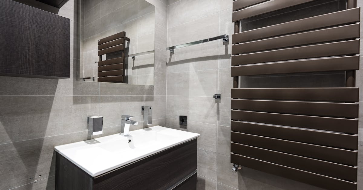 découvrez tout ce qu'il faut savoir sur les radiateurs : types, fonctionnement, conseils d'installation et d’entretien pour optimiser le chauffage de votre intérieur.
