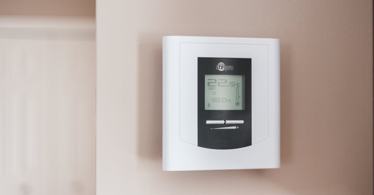 découvrez tout ce qu'il faut savoir sur les thermostats : fonctionnement, avantages, conseils pour bien choisir et optimiser la température de votre maison afin de réaliser des économies d'énergie.