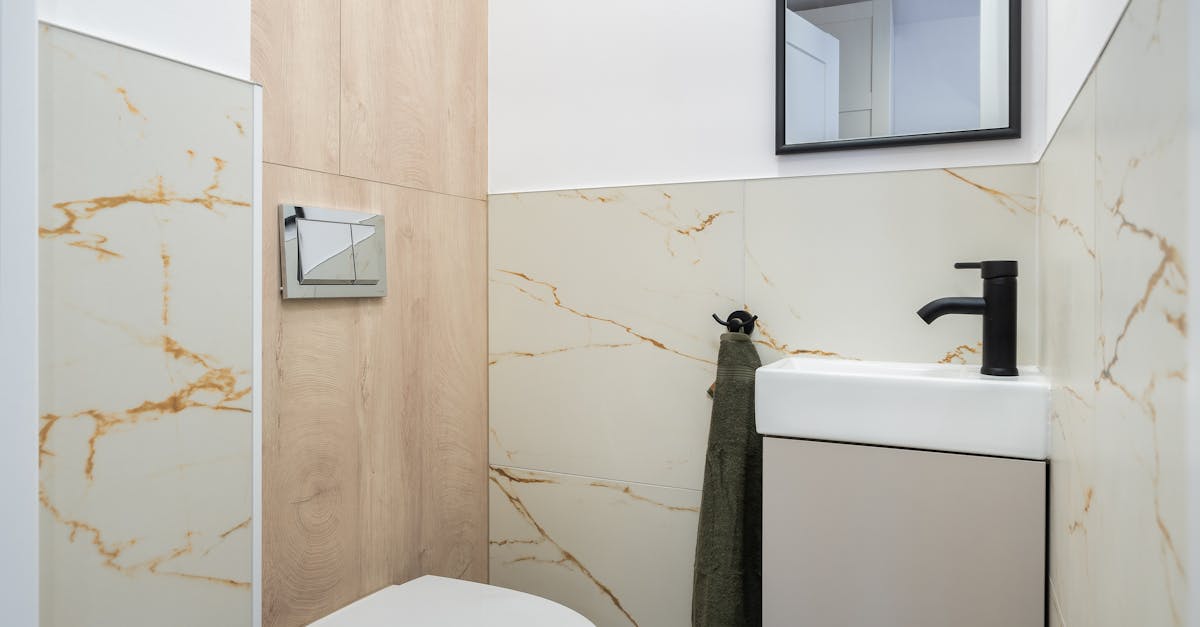 remplacez facilement la chasse d'eau de vos toilettes grâce à notre guide pratique. découvrez les étapes simples pour installer un nouveau mécanisme de chasse et améliorer les performances de vos wc.