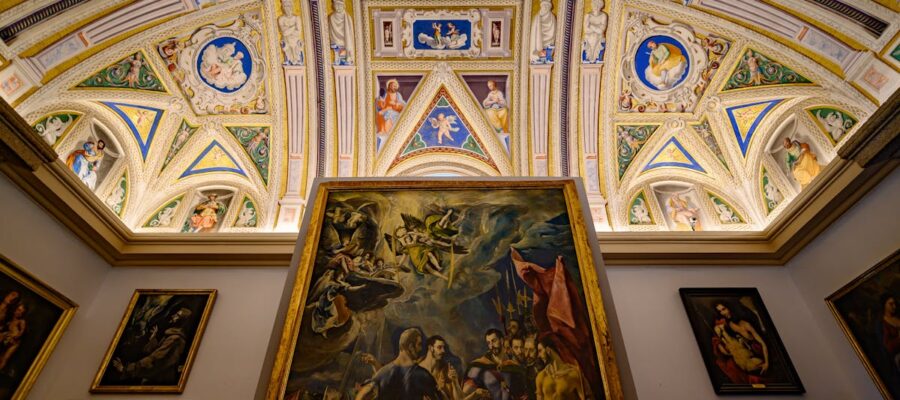 découvrez l'art du ceiling painting : des conseils, idées et inspirations pour transformer vos plafonds en véritables œuvres d'art uniques dans votre intérieur.