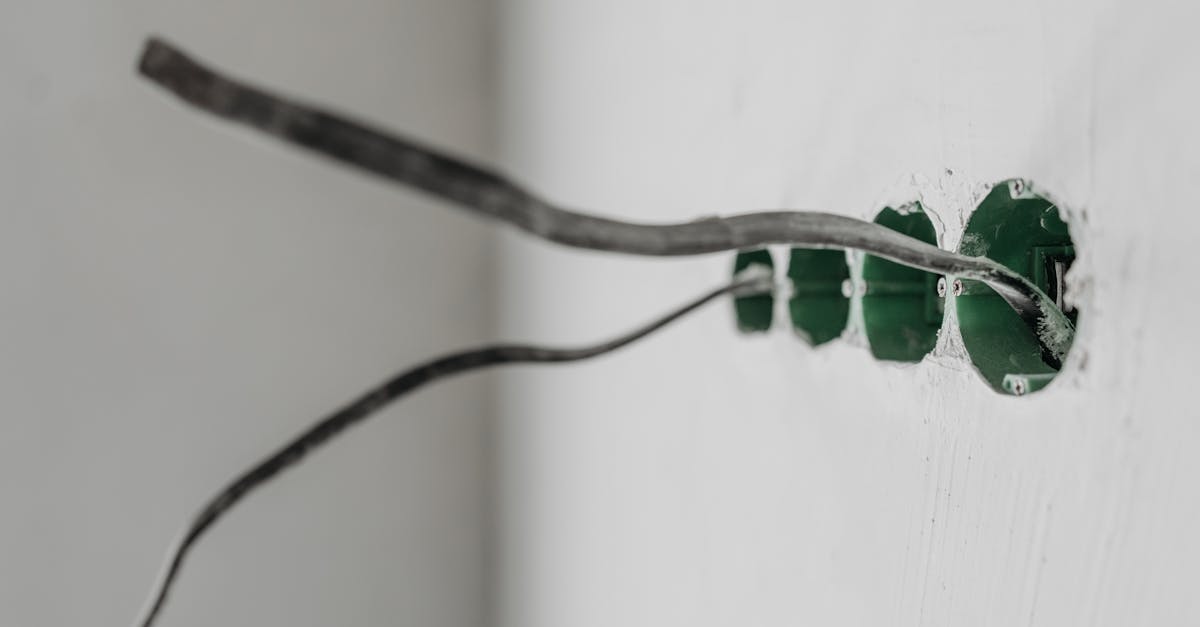 découvrez les meilleures pratiques et conseils essentiels pour assurer la sécurité électrique à la maison et au travail. prévenez les accidents grâce à des gestes simples et efficaces.