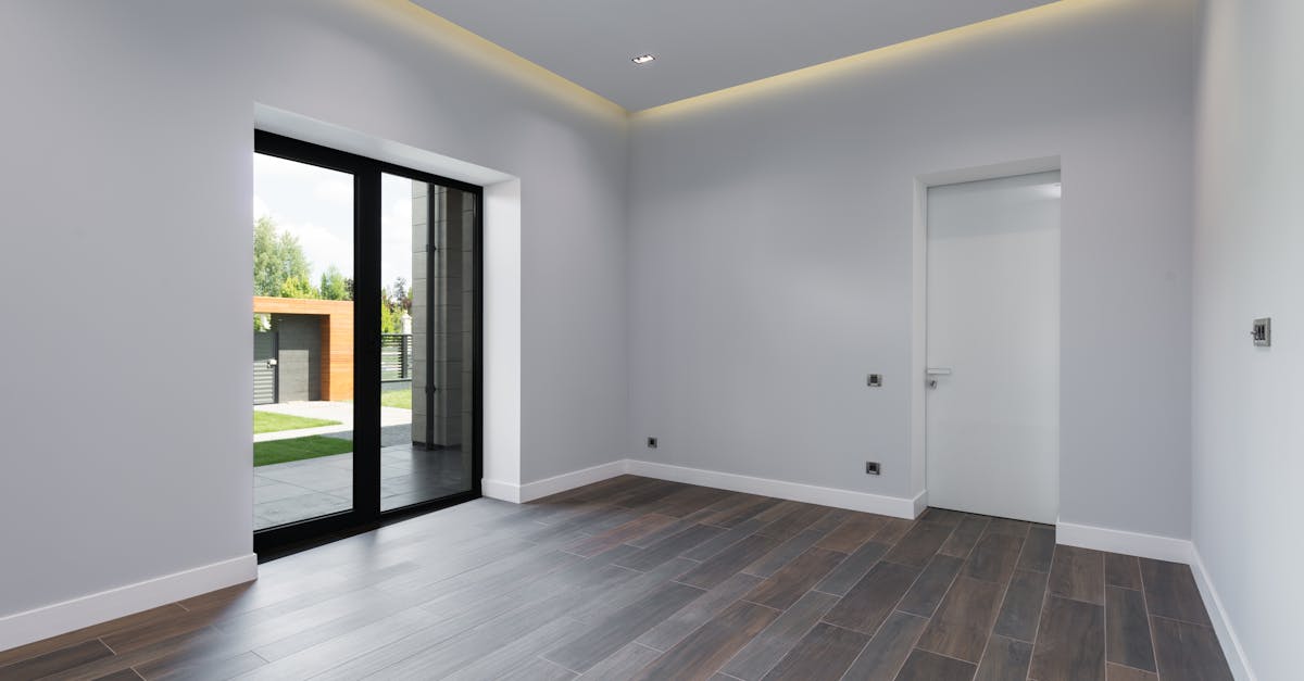 découvrez comment améliorer l'isolation de votre porte d'entrée pour optimiser le confort thermique de votre maison, réduire les pertes de chaleur et économiser sur votre facture énergétique.
