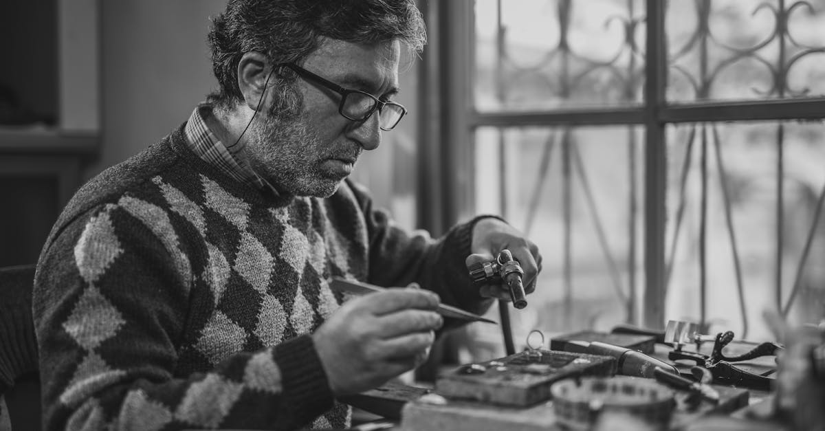 découvrez combien coûte la réparation d'une fenêtre, les facteurs qui influencent le prix, et des conseils pour économiser sur les travaux de réparation de fenêtres.