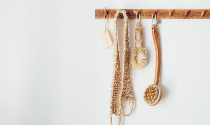 découvrez des idées pratiques et astucieuses pour organiser votre salle de bain, optimiser l’espace et garder tous vos accessoires bien rangés au quotidien.