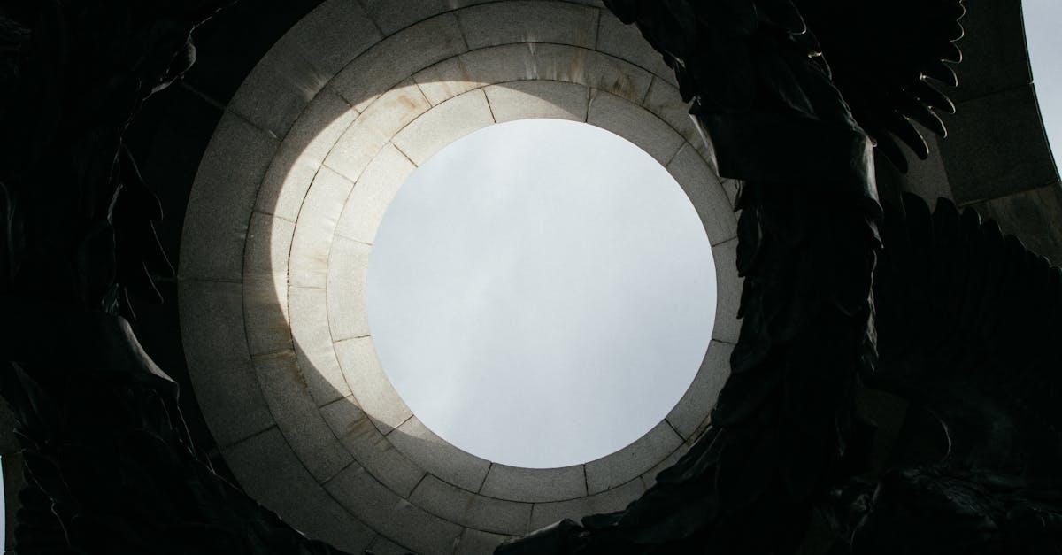 découvrez comment identifier, prévenir et traiter l’humidité au plafond afin de protéger votre maison contre les dégâts des eaux, les moisissures et améliorer la qualité de l’air intérieur.