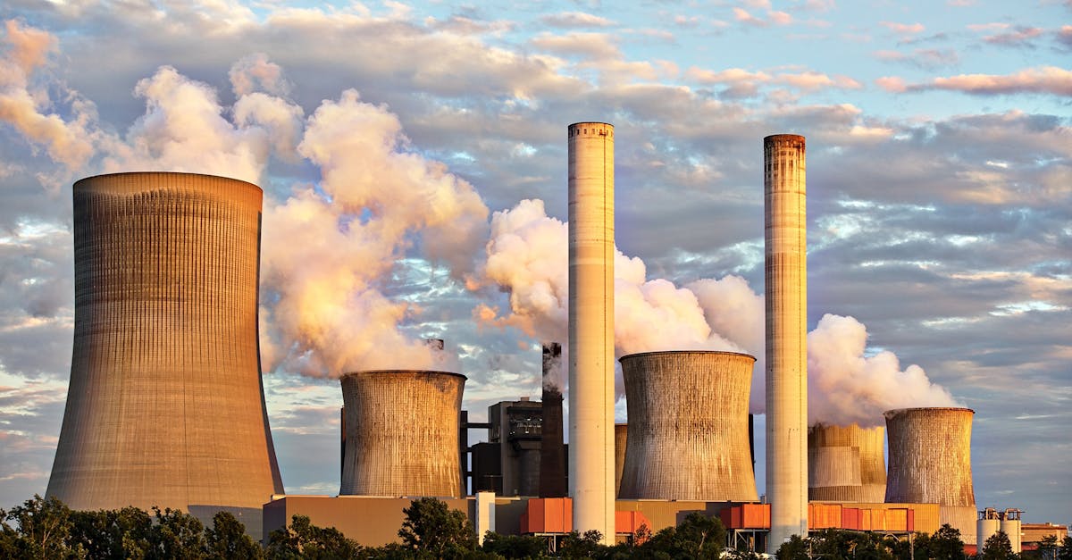 découvrez les causes, les dangers et les solutions liés au phénomène de refoulement de cheminée, aussi appelé backdraft. protégez votre maison en comprenant comment éviter ces retours de fumée et garantir une ventilation efficace.