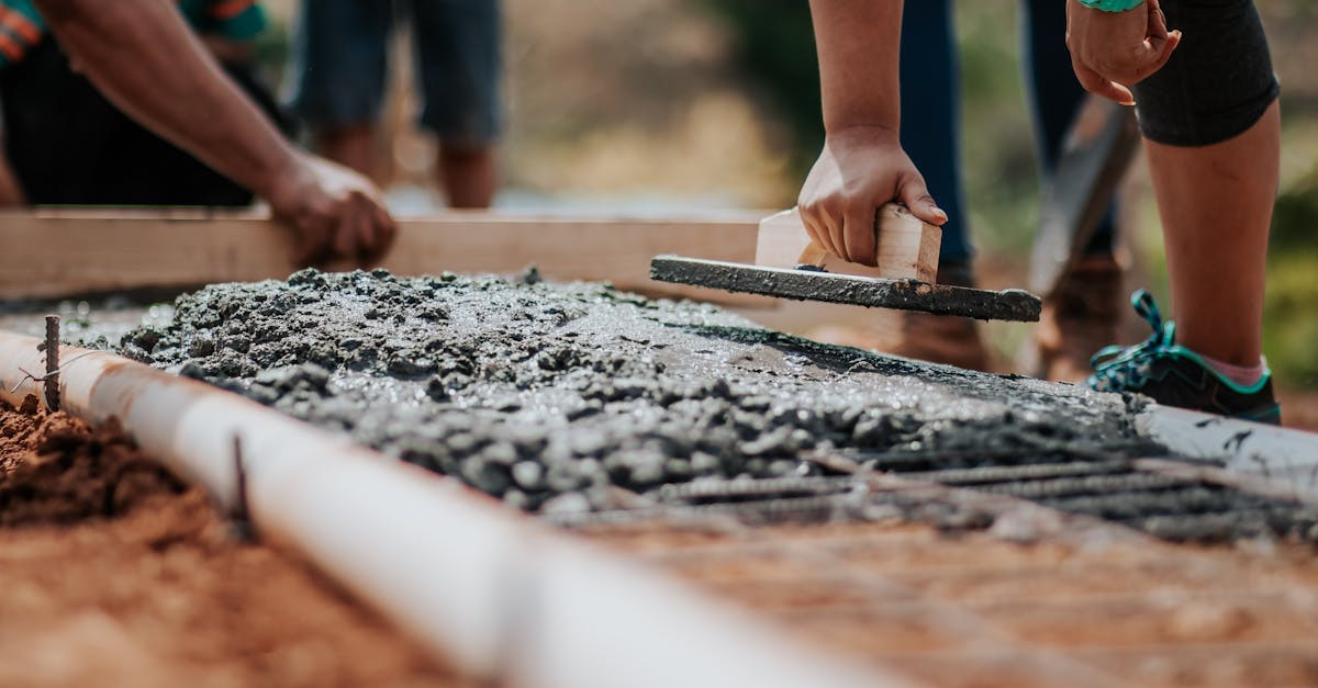 découvrez les étapes essentielles pour réussir le coulage d'une dalle en béton : préparation du terrain, choix des matériaux, mises en œuvre et conseils pratiques pour assurer la solidité et la durabilité de votre projet.