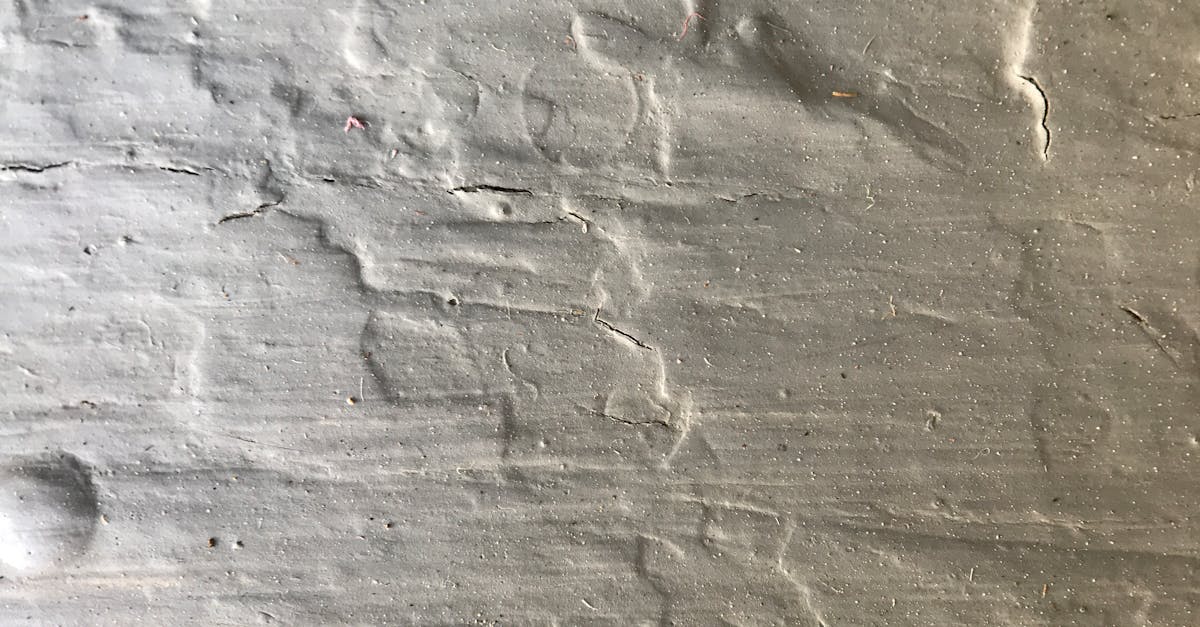 découvrez les étapes clés pour couler une dalle en béton avec succès : préparation du terrain, choix des matériaux et conseils pratiques pour un résultat durable et solide.
