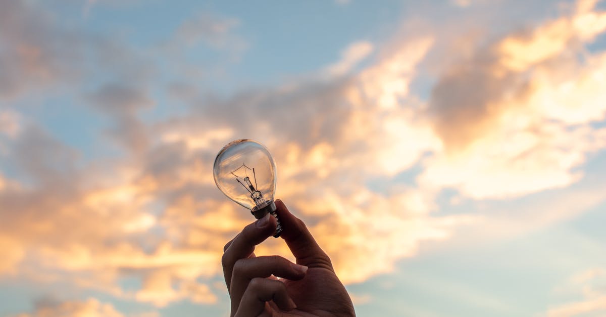 découvrez comment effectuer un changement de cylindre facilement sur votre serrure pour renforcer la sécurité de votre porte. suivez nos conseils pratiques et gagnez en tranquillité d'esprit.