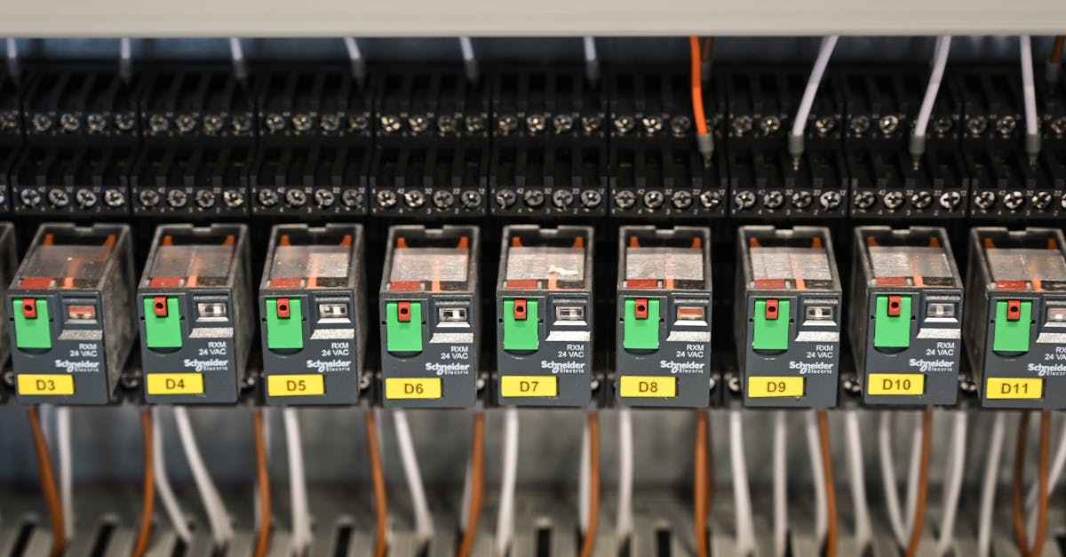 découvrez le disjoncteur différentiel : son rôle clé dans la sécurité électrique, son fonctionnement, et comment il protège votre installation contre les fuites de courant et les risques d'électrocution.