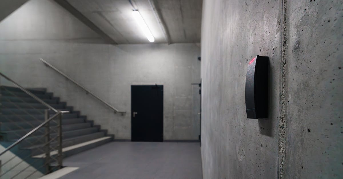 protégez votre maison avec des solutions de sécurité pour porte de garage. découvrez nos conseils et astuces pour renforcer la sécurité de votre garage et éloigner les intrus.