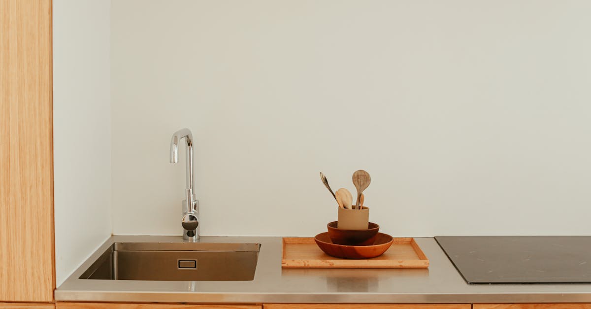 découvrez tout sur l'induction : son principe, ses applications en cuisson et en industrie, ses avantages en efficacité énergétique et sécurité, et comment elle transforme votre quotidien.