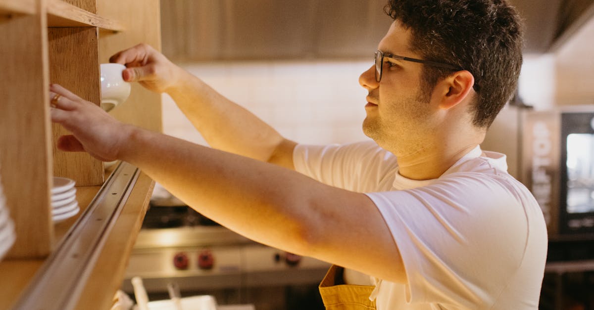 découvrez le coût d'une installation de cuisine : tarifs, conseils pour économiser, facteurs influençant le prix et astuces pour réussir votre projet de rénovation en toute sérénité.