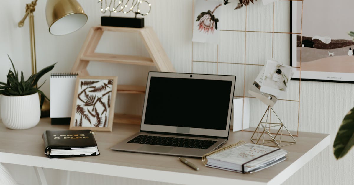 découvrez nos conseils et astuces pratiques pour organiser efficacement votre bureau. améliorez votre productivité avec des idées innovantes de rangement et d'agencement pour un espace de travail optimisé.