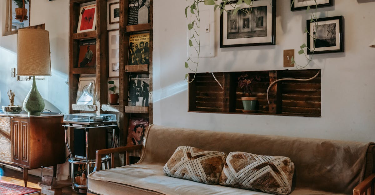 découvrez nos conseils et astuces pour l'installation de parquet : préparation du sol, pose flottante ou collée, choix des matériaux et outils indispensables pour un résultat professionnel.