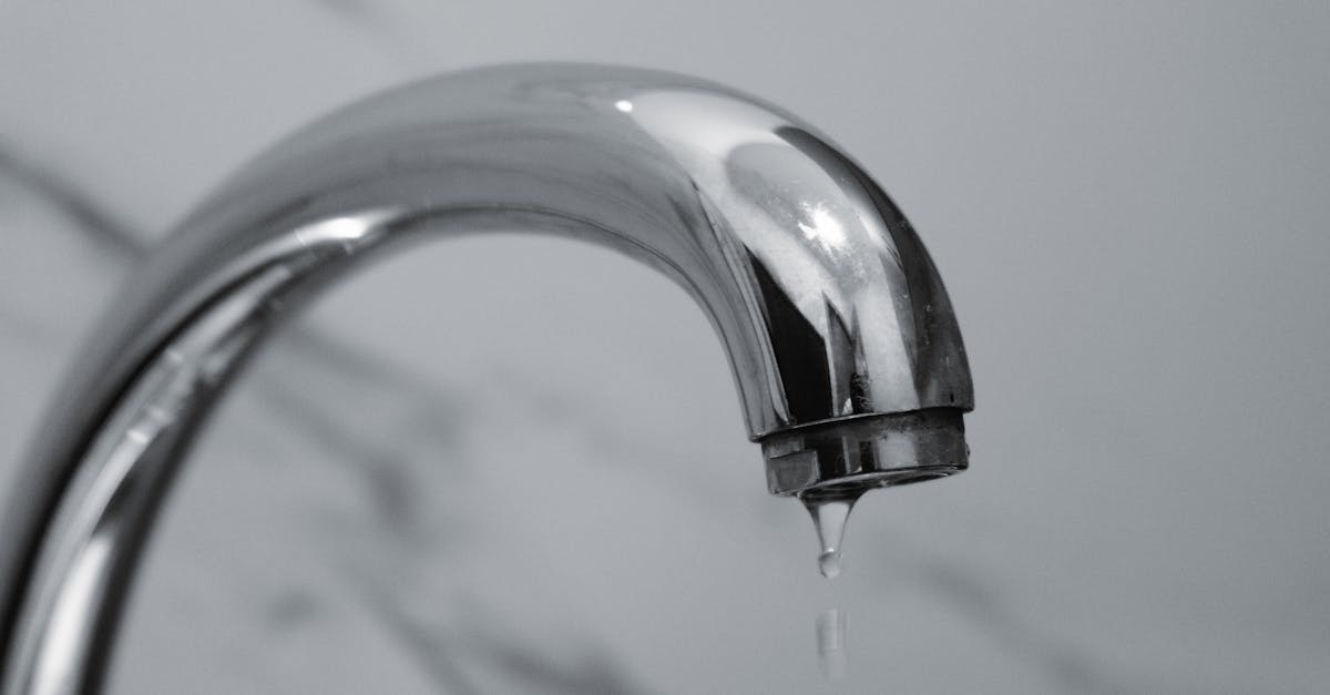 service de plomberie d'urgence disponible 24h/24 et 7j/7 pour tous vos problèmes de fuites, canalisations bouchées ou dégâts des eaux. intervention rapide et efficace par des professionnels qualifiés.