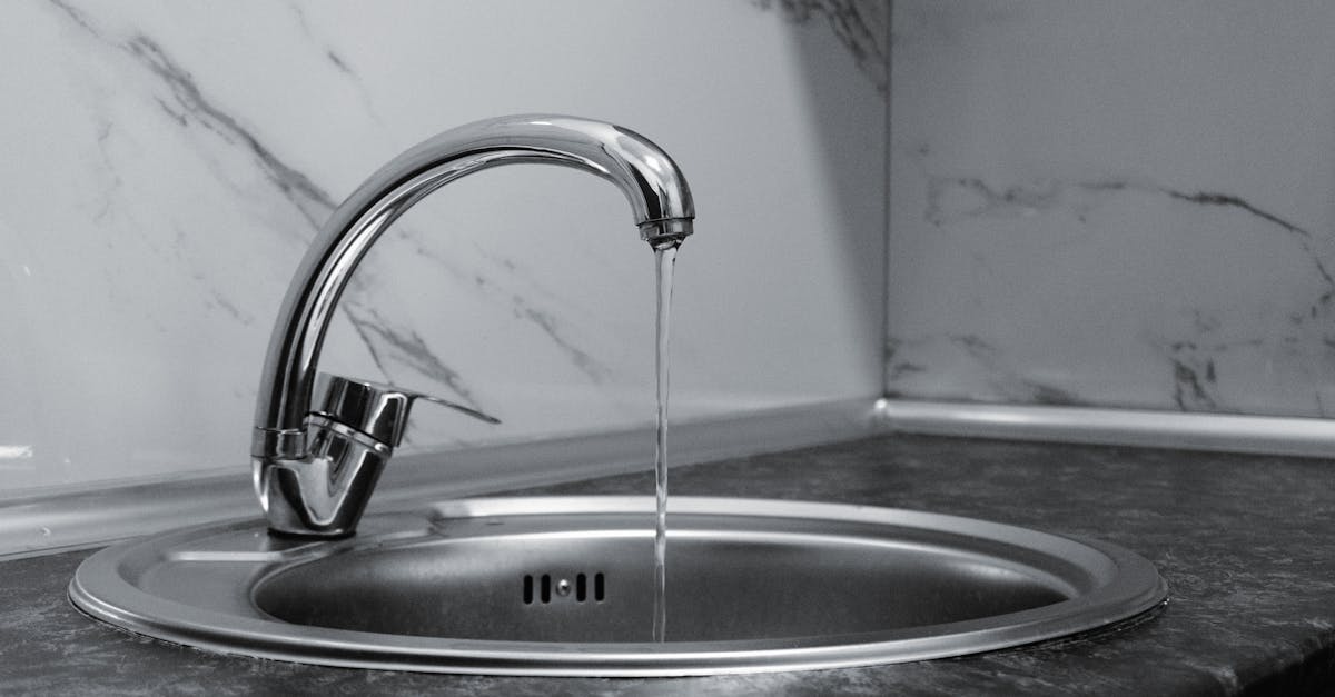 apprenez comment remplacer une bonde de douche facilement. suivez nos conseils étape par étape pour un remplacement de drain de douche efficace, rapide et sans tracas.