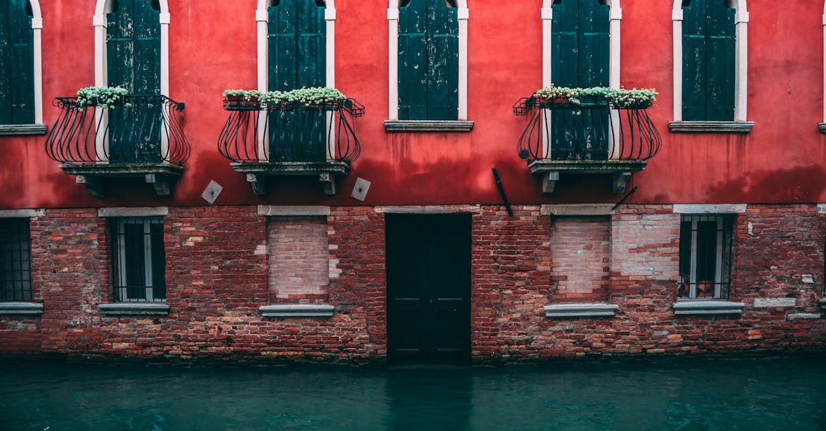 découvrez notre sélection de shutters élégants et sur mesure pour habiller vos fenêtres, améliorer l’isolation et sublimer votre intérieur. profitez d’une installation facile et d’un large choix de styles adaptés à tous les goûts.