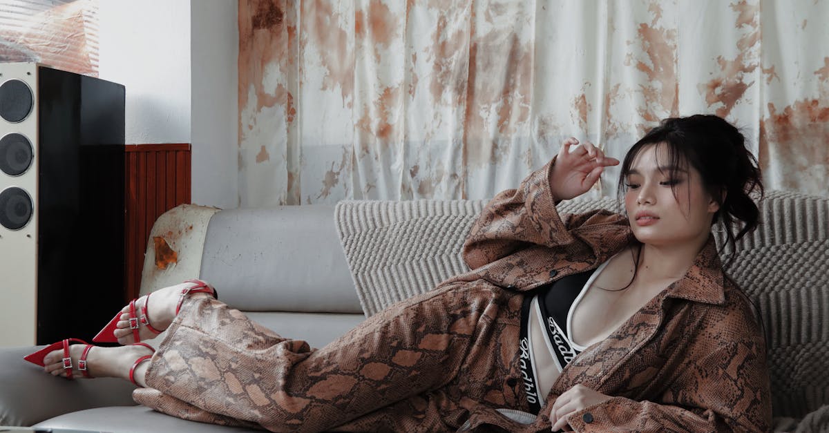 découvrez nos rideaux pour puits de lumière, conçus sur mesure pour contrôler la luminosité, préserver votre intimité et embellir votre intérieur. solutions esthétiques et pratiques pour fenêtres de toit.