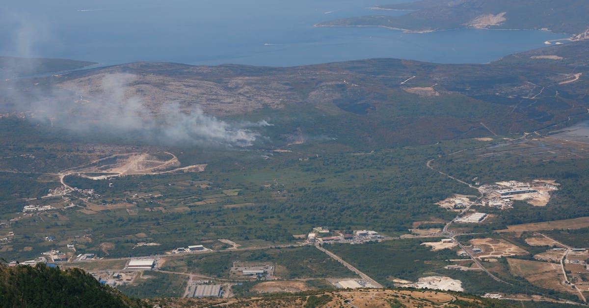 découvrez tout ce qu'il faut savoir sur les détecteurs de fumée : leur fonctionnement, l'installation et l'importance pour la sécurité de votre maison. conseils pratiques et informations essentielles pour bien choisir votre détecteur de fumée.