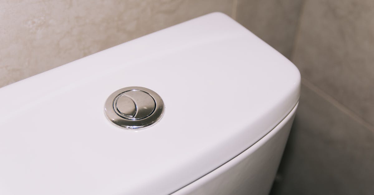 découvrez comment identifier et réparer les fuites de réservoir de toilettes pour économiser l'eau et éviter des dégâts dans votre salle de bain. conseils pratiques et solutions efficaces.