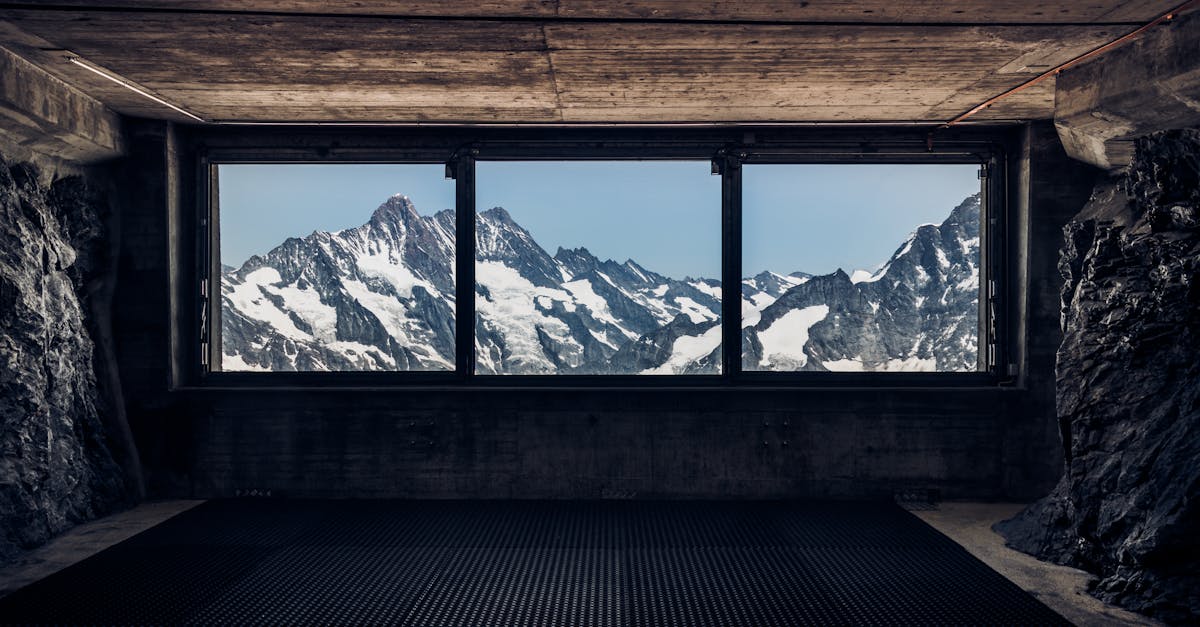 découvrez tout ce qu'il faut savoir sur l'encadrement de fenêtres : techniques, matériaux, astuces d'installation et conseils pour une finition professionnelle de vos ouvertures.