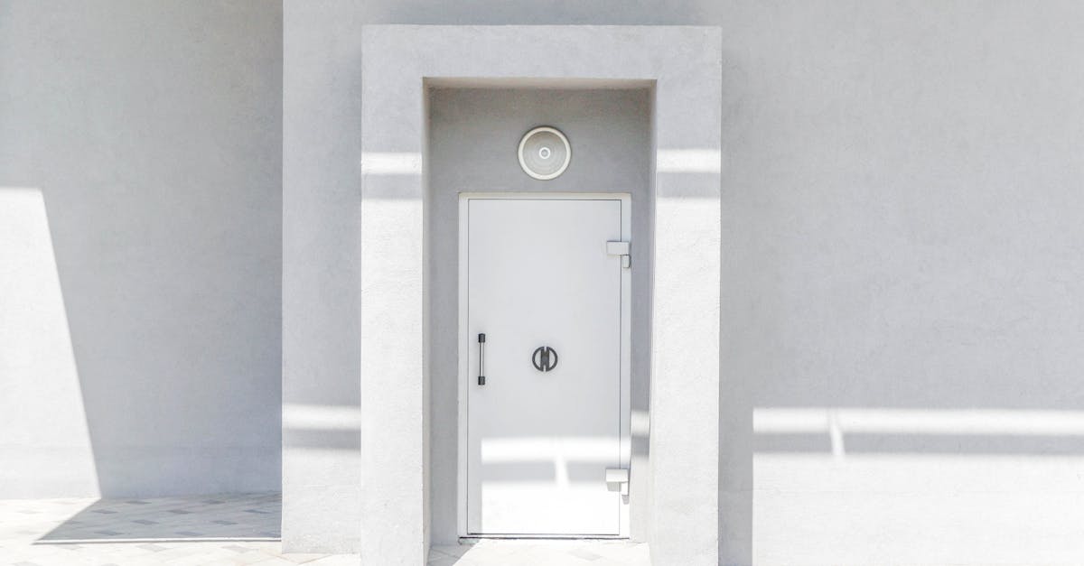 découvrez les causes courantes d'une porte coincée et nos astuces simples pour la débloquer rapidement et retrouver un accès facile à votre pièce.