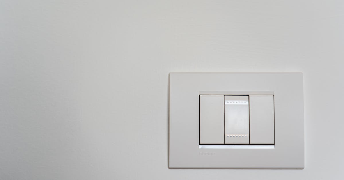 découvrez tout ce qu'il faut savoir sur les switches : leur fonctionnement, leurs avantages, et comment choisir le modèle adapté à vos besoins en réseau informatique.