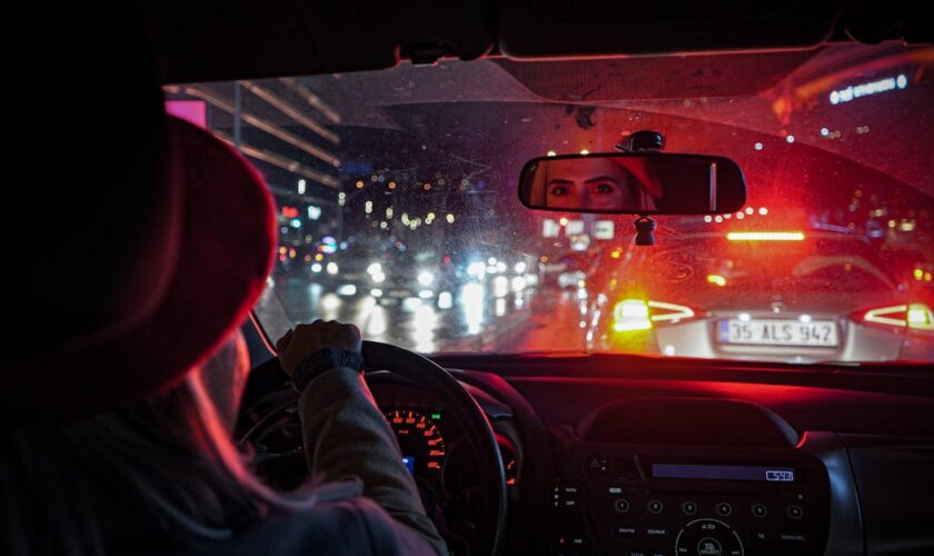 découvrez comment débloquer une fenêtre coincée rapidement et facilement grâce à nos conseils pratiques et efficaces.